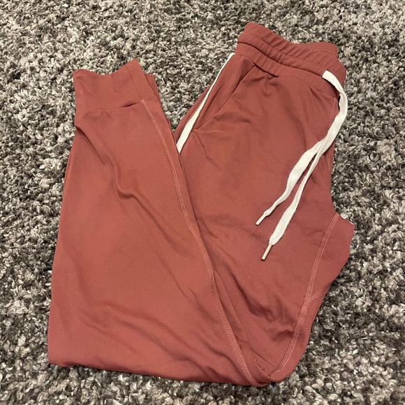 Buff bunny joggers maroon - Picture 2 of 3